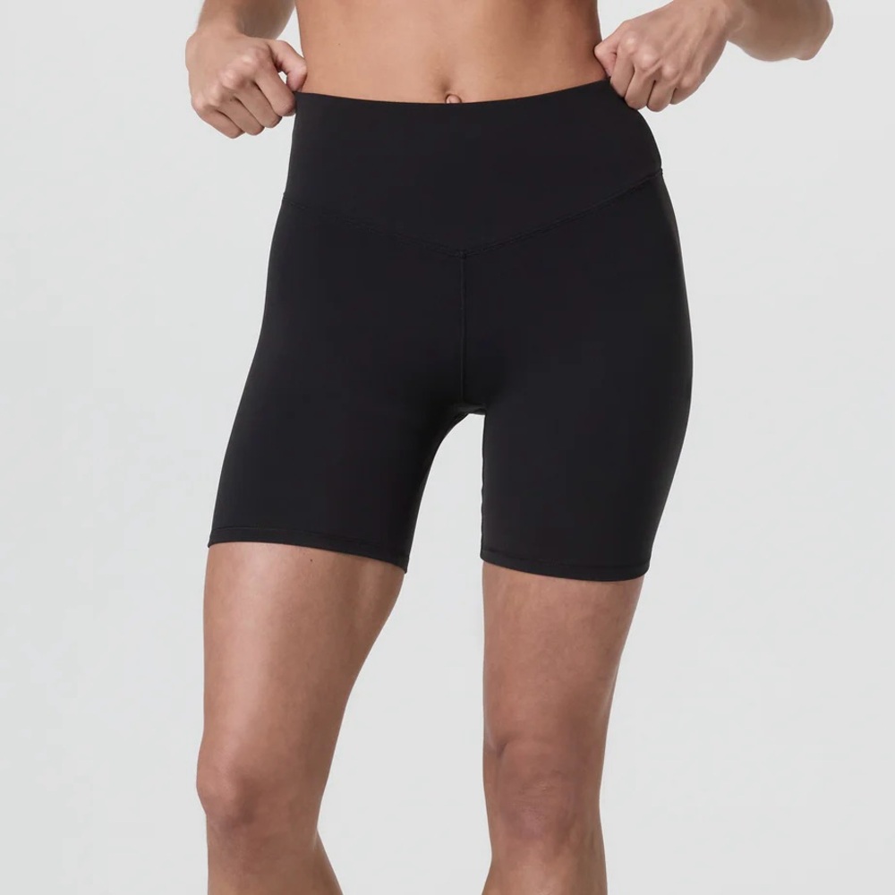 NWT Vuori All the Form Shorts 6” in Black